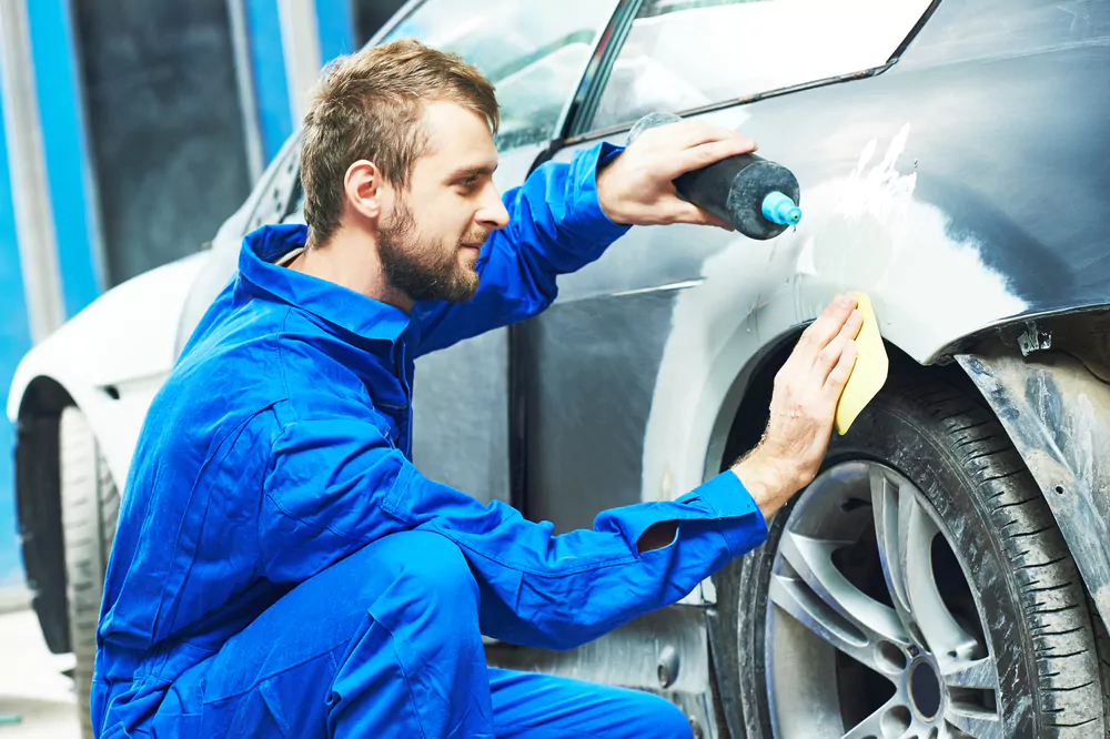 Auto,Mechanic,Worker,Applying,Washing,Car,Body,Preparing,For,Painting
